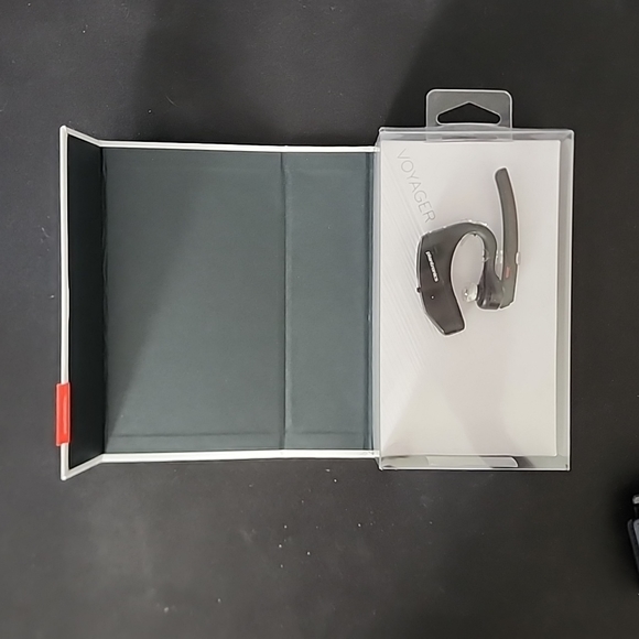 Plantronics over the ear Bluetooth headset - Picture 2 of 4